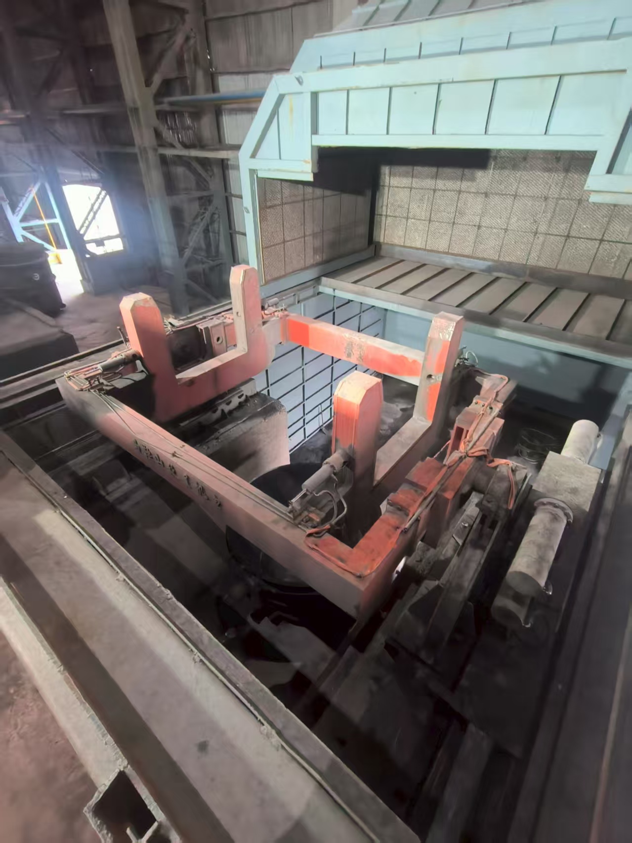 宏泰钢铁大包翻转装置、除尘罩试车